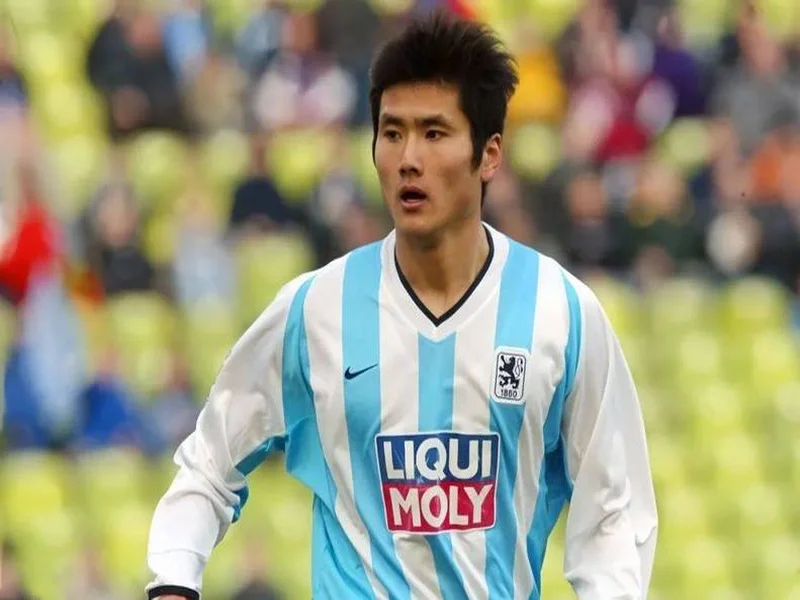 直播吧:邵佳一观摩熊猫杯考察球员,国足可能年底或明年初集中